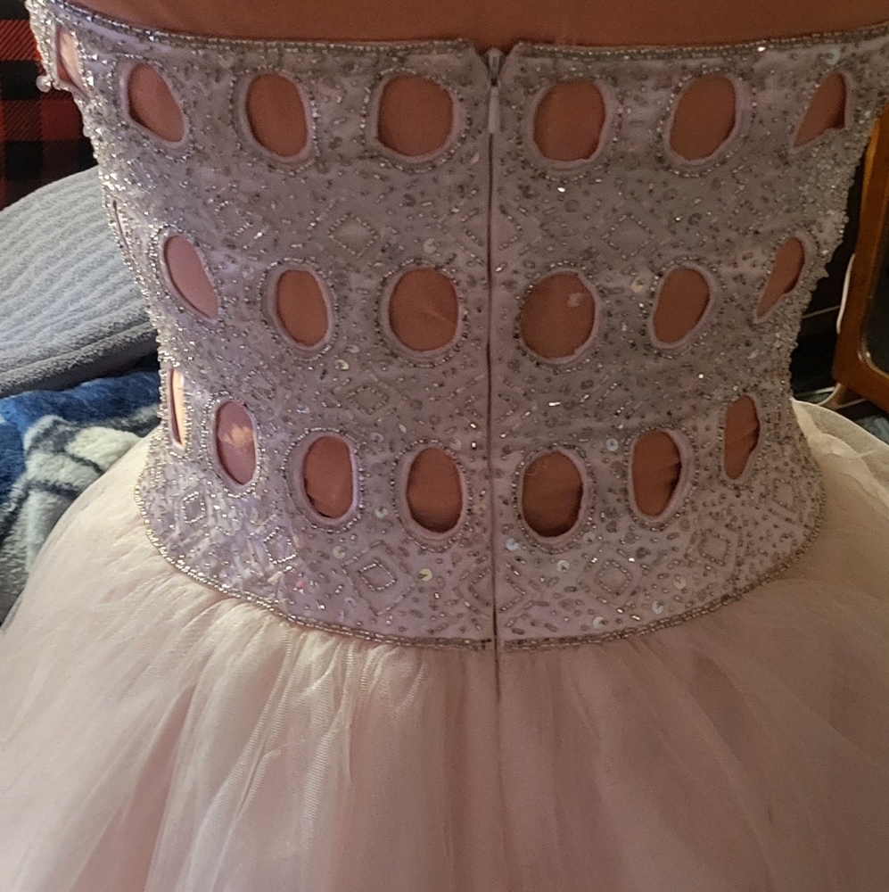 Formal gown. - Picture 4 of 5